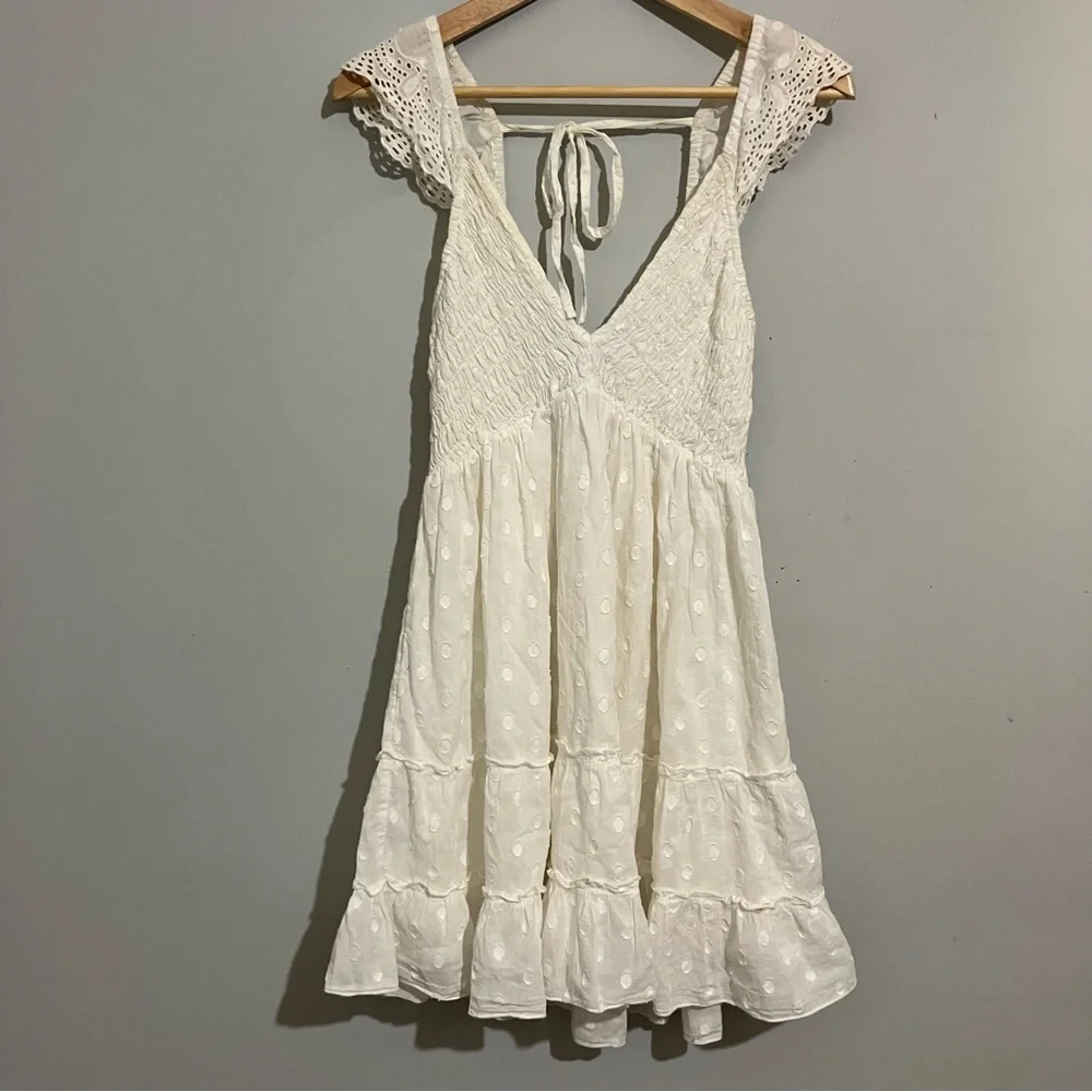 Urban Outfitters Malta Flutter Sleeve White Mini Dress V-Neck
Polka Dot
Size: S - Picture 1 of 4